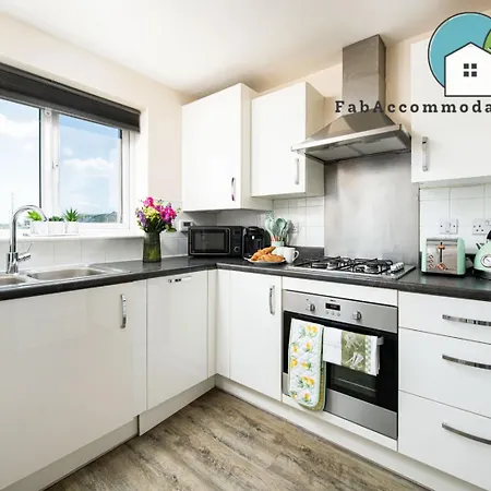 Large 3bed-parking & Garden-by Fabaccommodation * Bristol