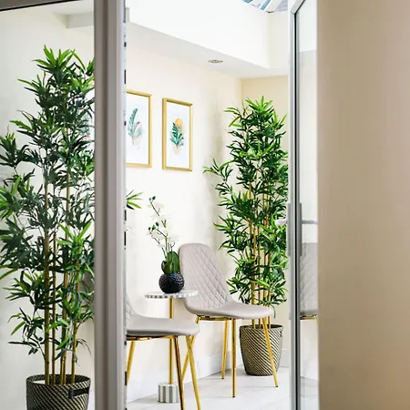 Large 3bed-parking & Garden-by Fabaccommodation Feriehus *