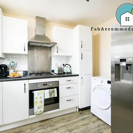 펜션 Large 3bed-parking & Garden-by Fabaccommodation *