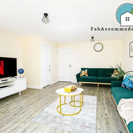 Large 3bed-parking & Garden-by Fabaccommodation Дом отдыха